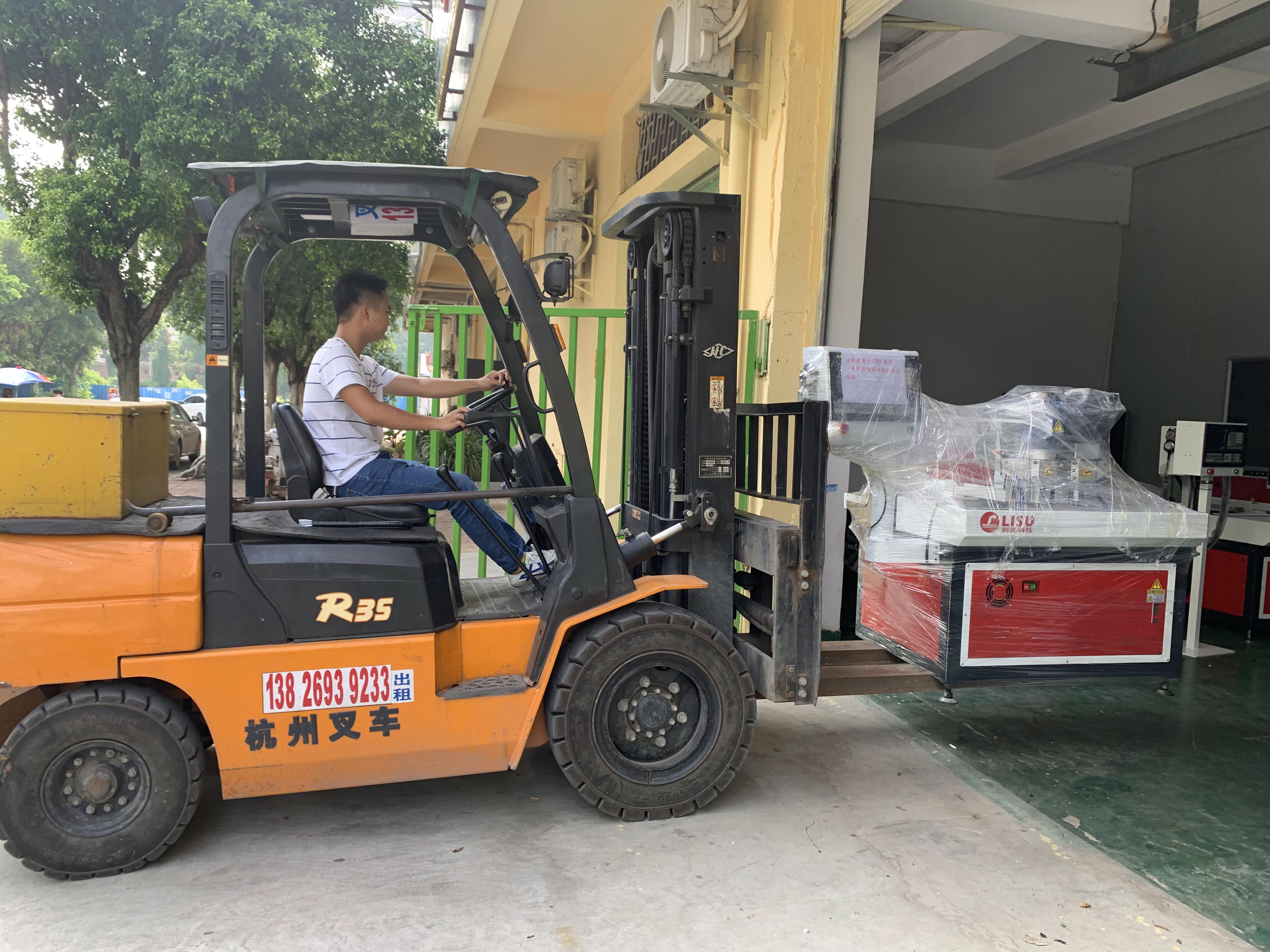 新研發(fā)小型鉆孔攻牙機(jī)出貨深圳！